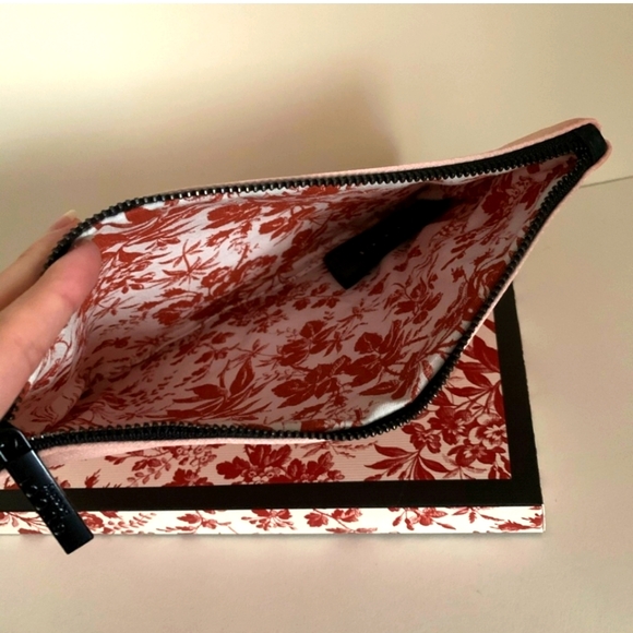 Gucci Bloom Zipper Pouch w/Gucci Box - NIB - Picture 3 of 11